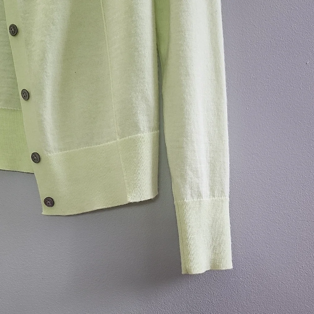 BANANA REPUBLIC Pastel lime green 100% Extra fine Merino wool cardigan - Picture 5 of 9